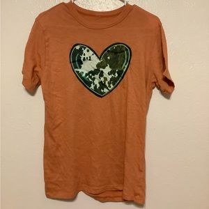 Generic brand, comfy, stylish, t-shirt, great condition